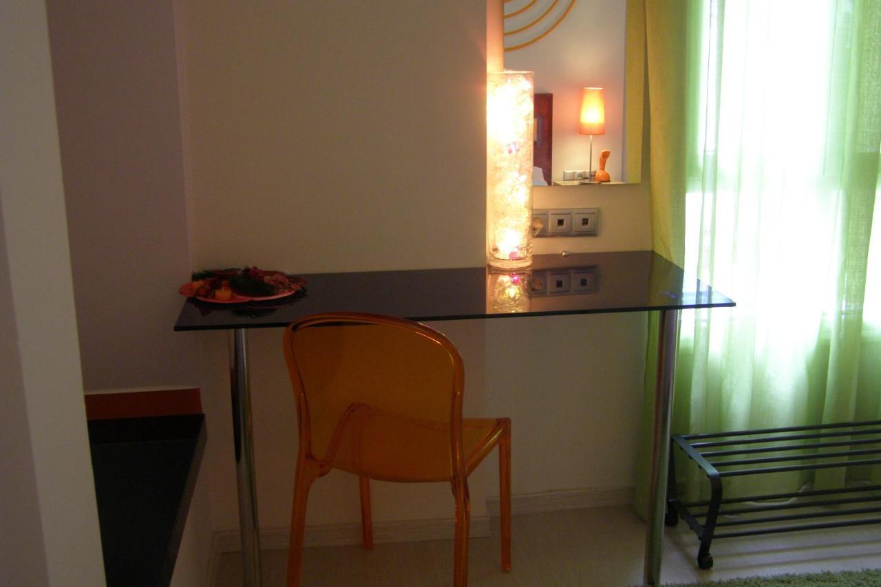 Room "Frog" In A Neoclasical House Kastoria Exterior photo